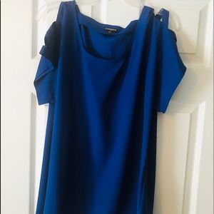 Lightweight Shirt with Cutout Designed Shoulders